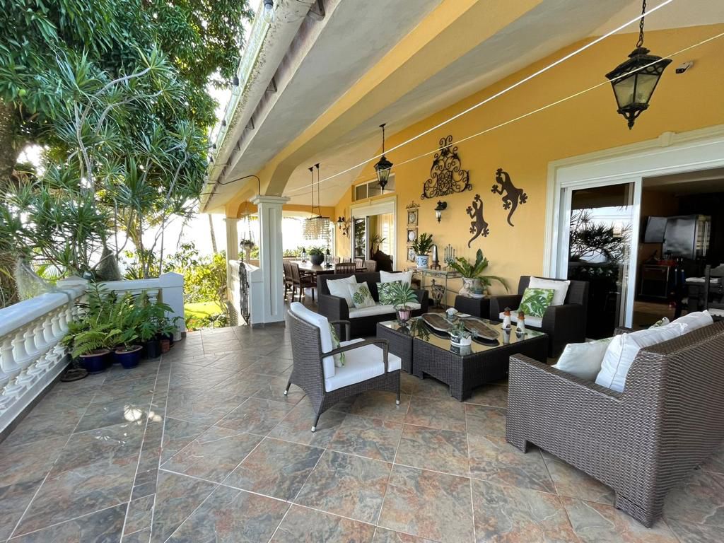 Villa de lujo con amplia finca en Villa Sombrero -Baní – Espacio, privacidad y potencial de inversión