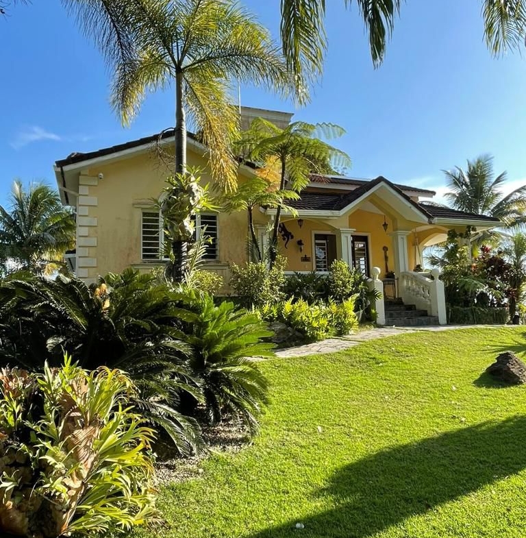 Villa de lujo con amplia finca en Villa Sombrero -Baní – Espacio, privacidad y potencial de inversión