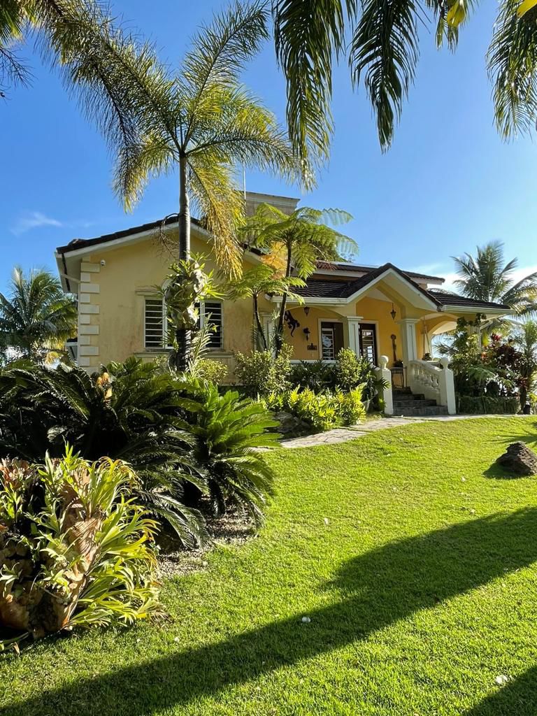 Villa de lujo con amplia finca en Villa Sombrero -Baní – Espacio, privacidad y potencial de inversión