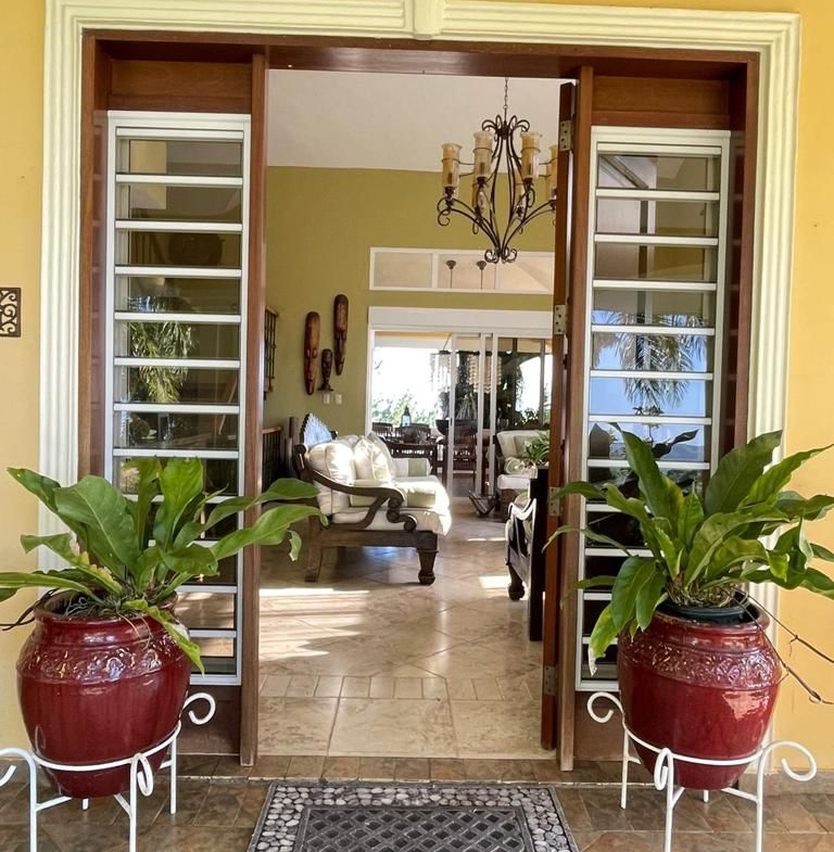 Villa de lujo con amplia finca en Villa Sombrero -Baní – Espacio, privacidad y potencial de inversión
