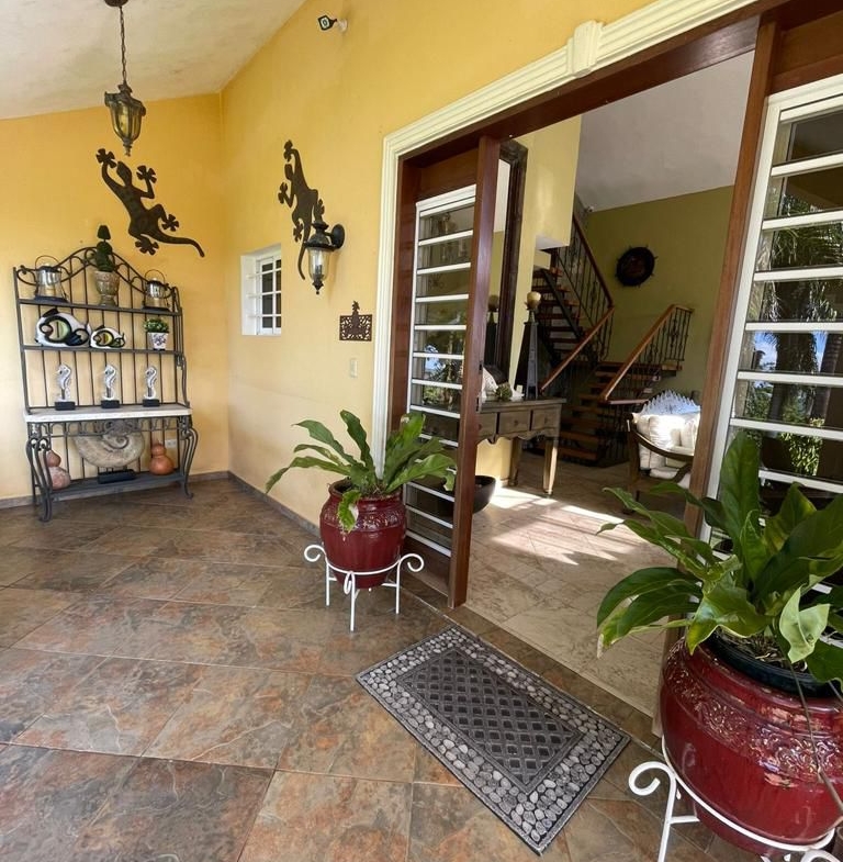 Villa de lujo con amplia finca en Villa Sombrero -Baní – Espacio, privacidad y potencial de inversión