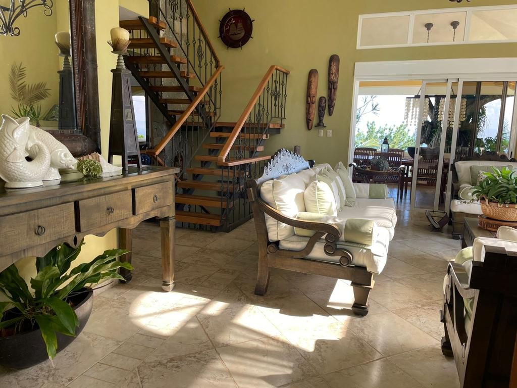 Villa de lujo con amplia finca en Villa Sombrero -Baní – Espacio, privacidad y potencial de inversión