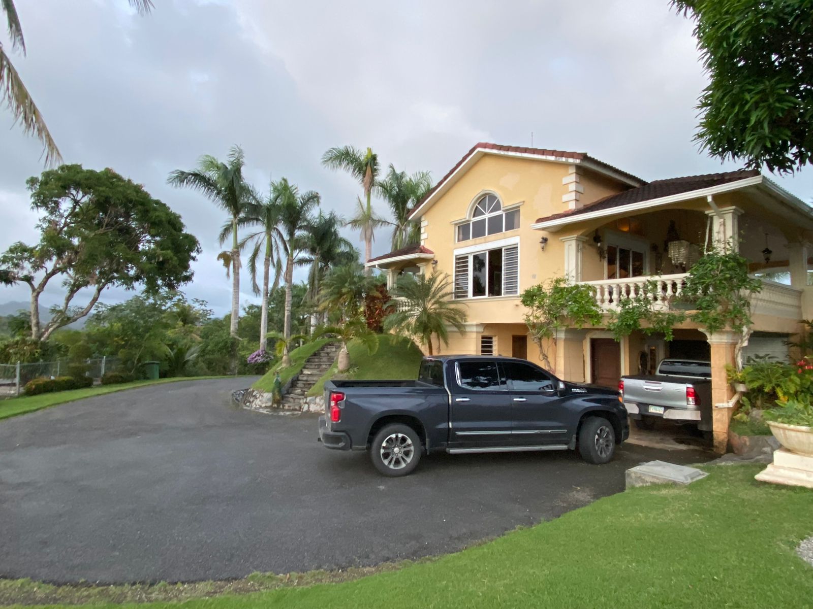 Villa de lujo con amplia finca en Villa Sombrero -Baní – Espacio, privacidad y potencial de inversión