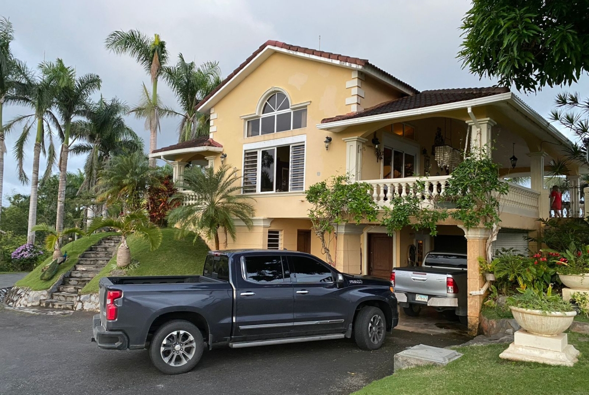 Villa de lujo con amplia finca en Villa Sombrero -Baní – Espacio, privacidad y potencial de inversión