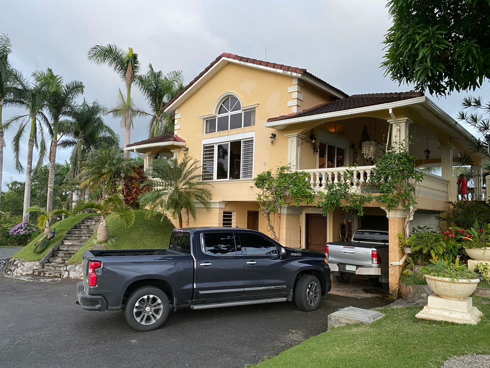 Villa de lujo con amplia finca en Villa Sombrero -Baní – Espacio, privacidad y potencial de inversión